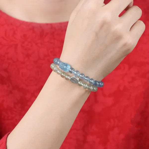 Bracelet fully displayed laid flat