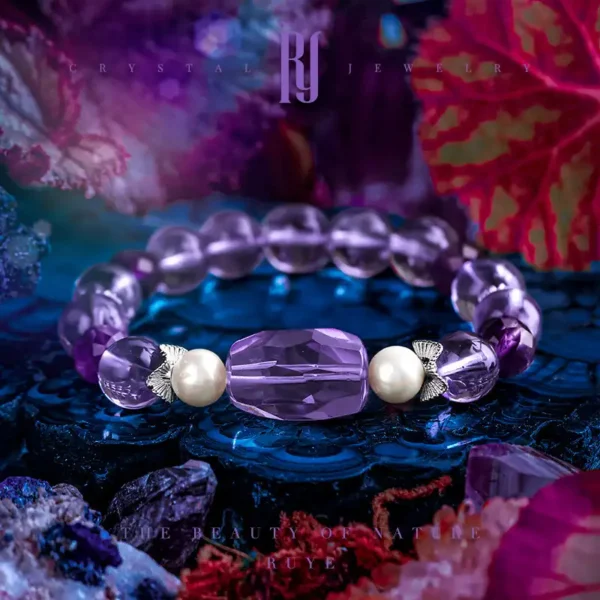 Amethyst and pearl bracelet with faceted crystal centerpiece – RUYE collection